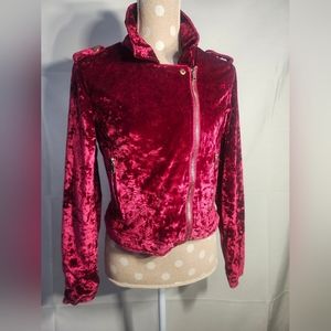 Stunning fuchsia colored crushed velvet #moto jacket by Urban Retro